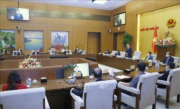 Presidente del Parlamento de Vietnam se reune con ejecutivos de empresas ejemplares de ciencia y tecnologia hinh anh 1