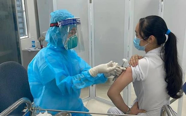 Vietnam aumenta cobertura de vacunacion contra el COVID-19 en el Delta del Mekong hinh anh 1
