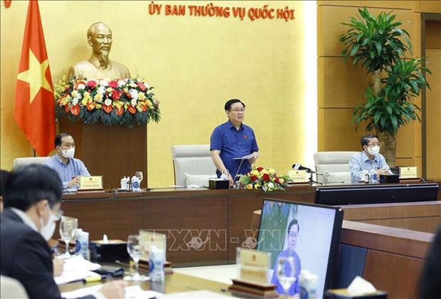 Presidente del Parlamento vietnamita exhorta a mejorar politicas fiscales y monetarias hinh anh 1