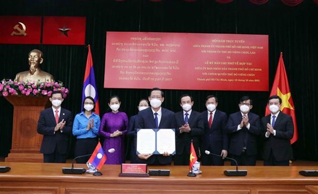 Promueven cooperacion entre Ciudad Ho Chi Minh y Vientiane hinh anh 1