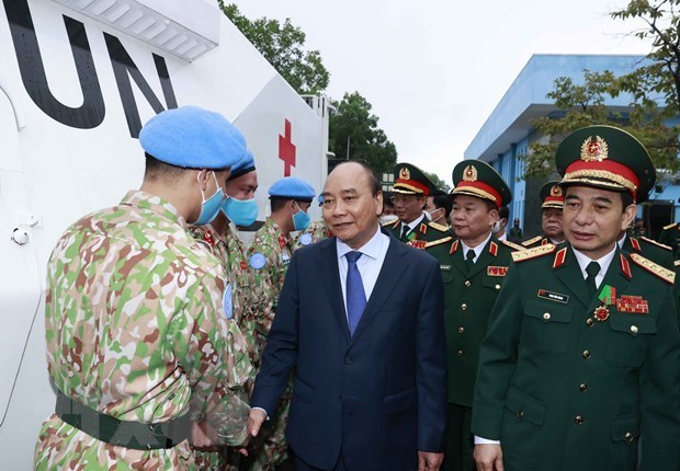 Presidente de Vietnam enaltece colectivos e individuos con logros sobresalientes en actividades de la ONU hinh anh 2