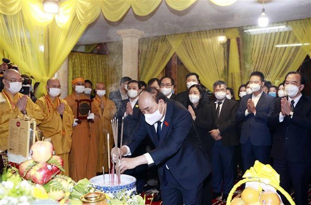 Presidente vietnamita rinde tributo a Patriarca Supremo de Sangha Budista hinh anh 1