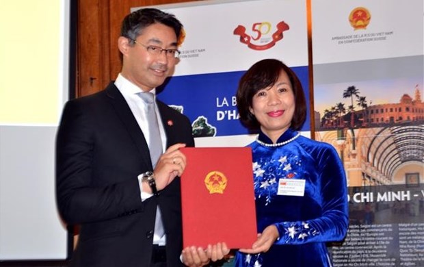 Nombran a primer consul honorario de Vietnam en Suiza hinh anh 1
