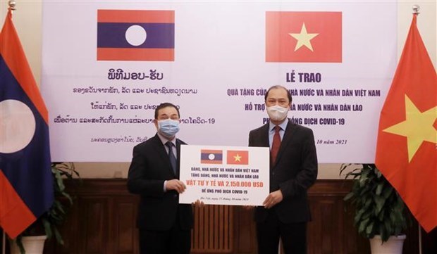 Vietnam ofrece asistencia millonaria a lucha contra el COVID-19 en Laos hinh anh 1