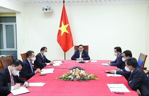 Premier vietnamta insta a fortalecer las relaciones comerciales con Reino Unido hinh anh 1