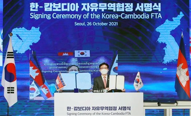 Corea del Sur rubrica acuerdos de libre comercio con Camboya y Filipinas hinh anh 1