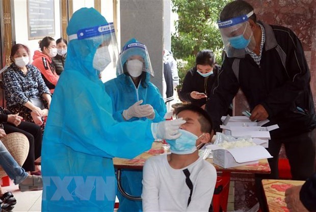 Aumentan casos diarios del COVID-19 en Vietnam hinh anh 1