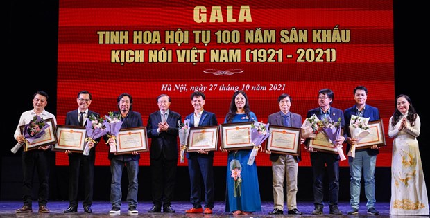 Gala artistica concluye semana conmemorativa por centenario de arte dramatico vietnamita hinh anh 2