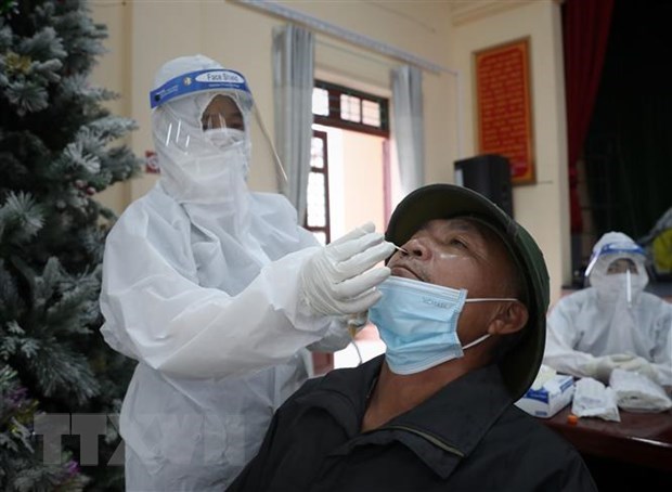 Vietnam reporta casi cinco mil casos nuevos del COVID-19 hinh anh 1