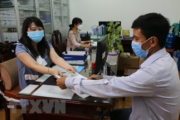 Hanoi ofrece asistencia financiera a personas afectadas por la pandemia hinh anh 1