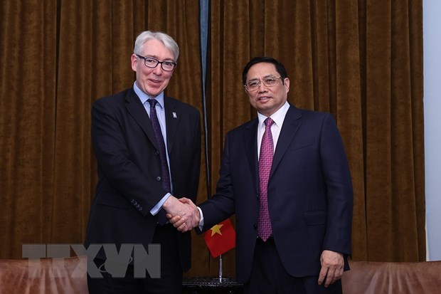 Premier vietnamita recibe a lideres empresariales y universitarios del Reino Unido hinh anh 2