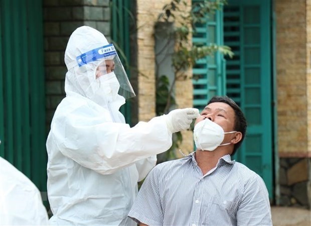 Confirma Vietnam unos cinco mil 600 casos nuevos del COVID-19 hinh anh 1