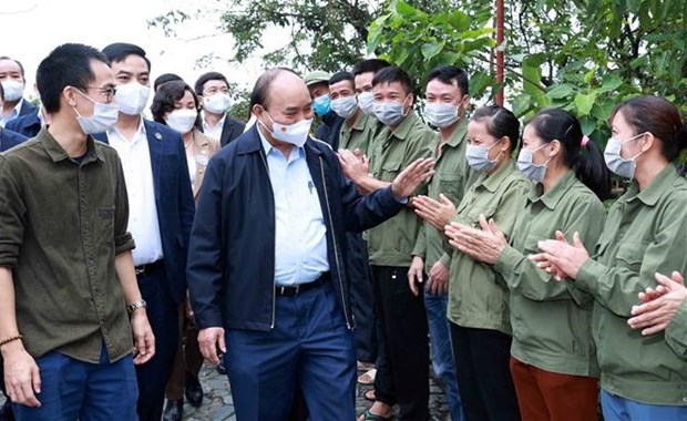 Presidente de Vietnam visita dos cooperativas en provincia de Ninh Binh hinh anh 1