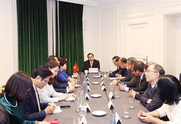 Primer ministro de Vietnam continua actividades en Francia hinh anh 2