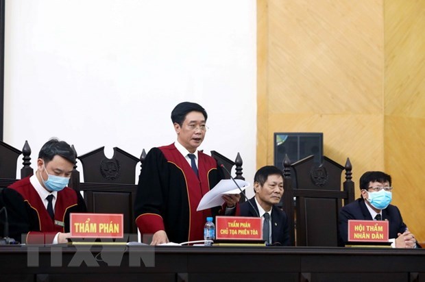 Condenan a expolicia vietnamita a 14 anos de prision por recibir sobornos hinh anh 1