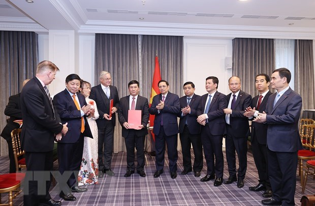 Vietnam impulsa cooperacion con grandes corporaciones europeas hinh anh 1