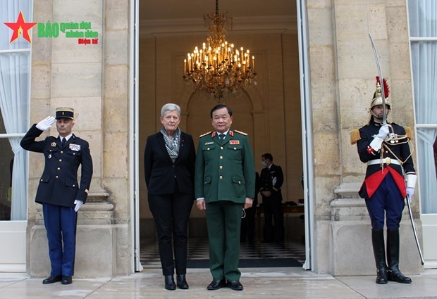 Consolidan cooperacion de defensa entre Vietnam y Francia hinh anh 1