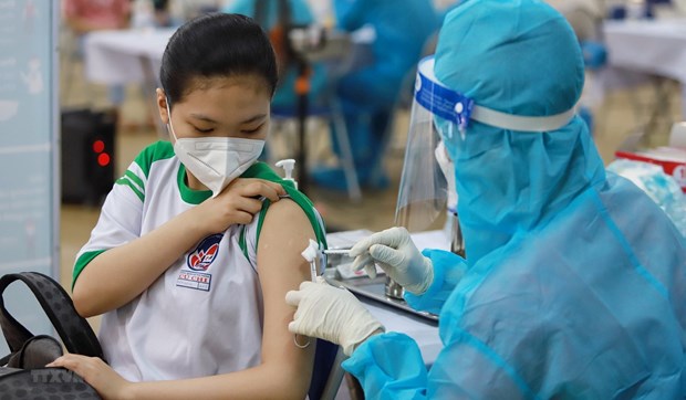 Vietnam elabora plan de vacunacion contra COVID-19 a los estudiantes hinh anh 1