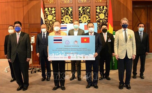 Tailandia dona materiales medicos contra el COVID-19 a Vietnam hinh anh 2