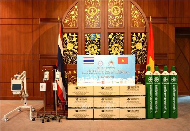 Tailandia dona materiales medicos contra el COVID-19 a Vietnam hinh anh 1