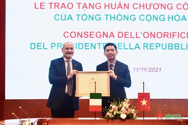 Otorgan Orden de la Estrella de Italia a ciudadano vietnamita hinh anh 1
