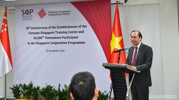 Celebran vigesimo aniversario del Centro de Cooperacion Vietnam-Singapur hinh anh 1
