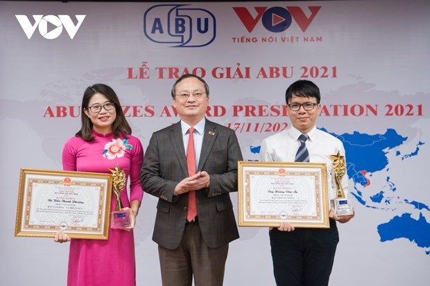 La Voz de Vietnam gana dos premios en concurso regional hinh anh 1