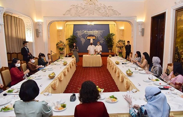 Resaltan papel del Grupo de Mujeres de Comunidad de la ASEAN en Hanoi hinh anh 1