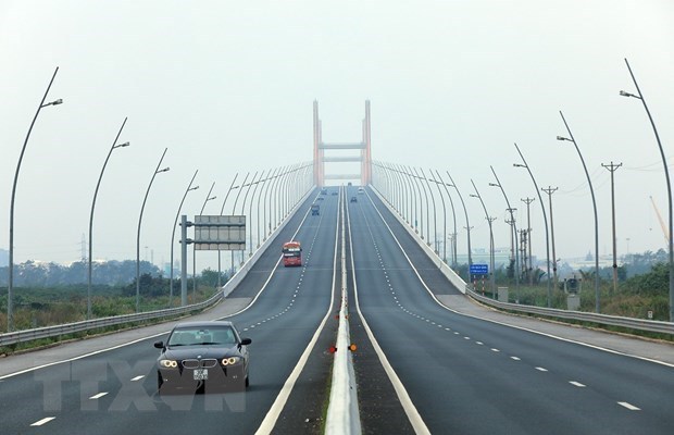 Destinan fondo millonario para construir puente en autopista entre Hanoi y Bac Giang hinh anh 1
