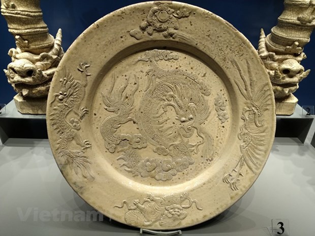 Exhiben en Hanoi obras de ceramicas destacadas a lo largo de dos mil anos hinh anh 1