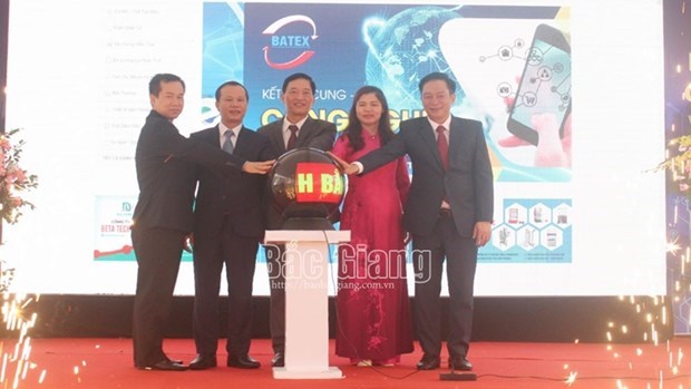 Inauguran salon de transacciones de tecnologia y equipos de provincia vietnamita de Bac Giang hinh anh 1