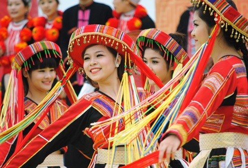 Buscan desarrollar la industria cultural vietnamita con el folclor hinh anh 1