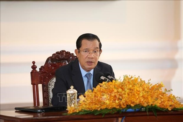 Premier camboyano desea promover nexos comerciales con Vietnam hinh anh 1