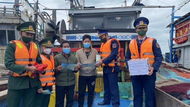 Concientizan a pescadores vietnamitas sobre lucha contra la IUU hinh anh 1