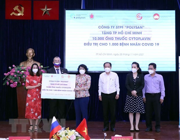 Empresa rusa dona a Ciudad Ho Chi Minh medicamentos para el tratamiento del COVID-19 hinh anh 1