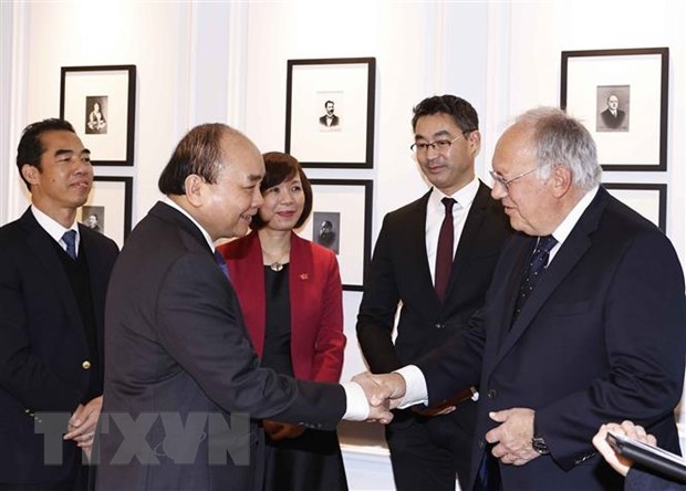 Presidente de Vietnam se reune con alcalde de Berna y lideres de corporacion suiza hinh anh 2