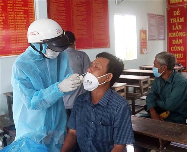 Confirma Vietnam mas de 13 mil nuevos casos del COVID-19 hinh anh 1