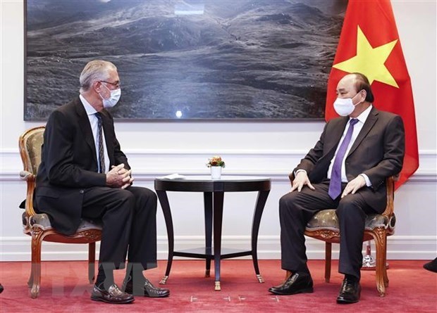Presidente de Vietnam recibe a ejecutivos de empresas lideres de Suiza hinh anh 1