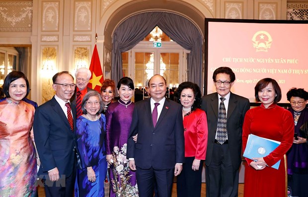 Presidente de Vietnam se reune con compatriotas en Suiza hinh anh 1