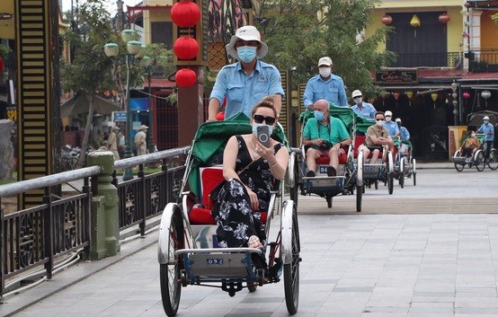 Numero de turistas extranjeros a Vietnam aumenta 42,4 por ciento en noviembre hinh anh 1