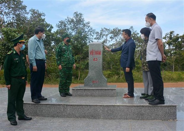 Fuerzas de Vietnam y Camboya estrechan coordinacion en gestion fronteriza hinh anh 1