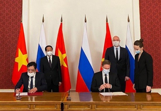 Grupos vietnamita y ruso cooperan en desarrollo de proyecto con uso de gas natural licuado hinh anh 2