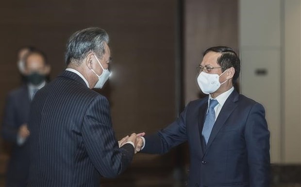 Cancilleres de Vietnam y China debaten medidas para profundizar nexos bilaterales hinh anh 1