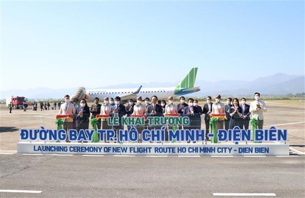 Aterriza en provincia vietnamita de Dien Bien primer vuelo desde Ciudad Ho Chi Minh hinh anh 1