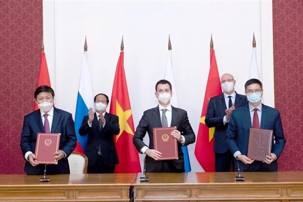 Presidente vietnamita concluye con exito su visita oficial a Rusia hinh anh 3