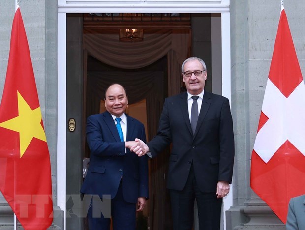 Resaltan exito de visitas oficiales del presidente vietnamita a Suiza y Rusia hinh anh 1