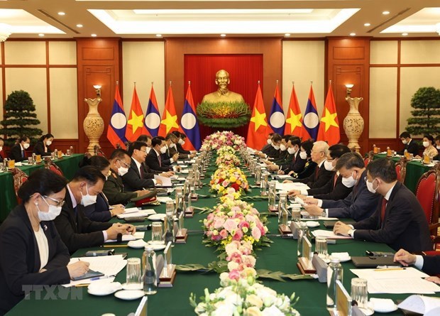 Viaje de dirigente parlamentario laosiano a Vietnam contribuye al fomento de nexos especiales bilaterales hinh anh 1