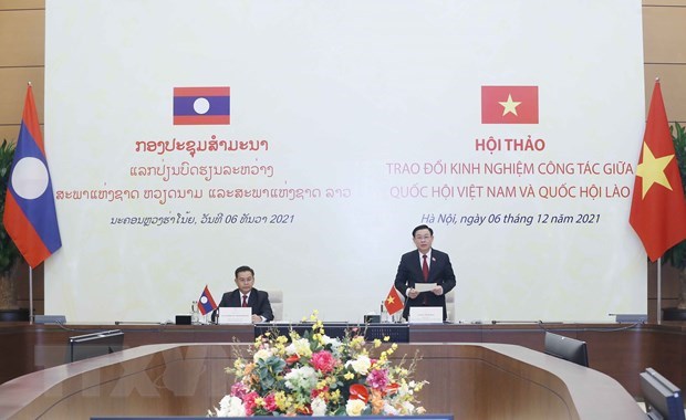 Vietnam y Laos intercambian experiencias en labores parlamentarios hinh anh 1