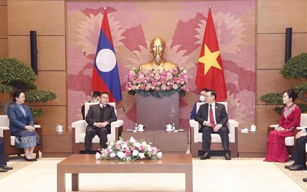Presidente de Asamblea Nacional de Vietnam dialoga con su homologo laosiano hinh anh 1