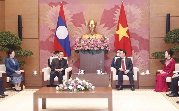 Presidente de Asamblea Nacional de Laos concluye con exito visita oficial a Vietnam hinh anh 1